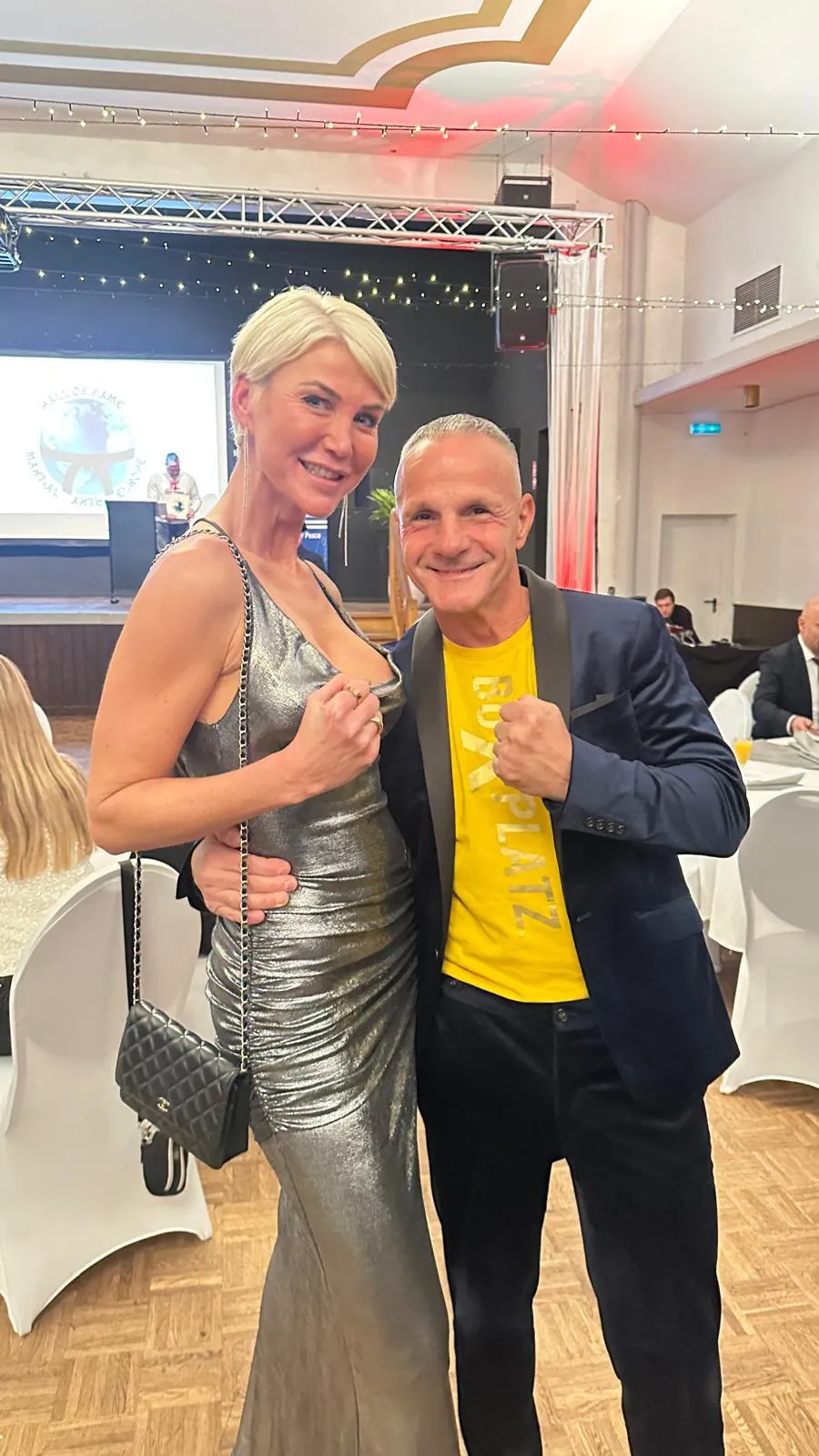 Mario Dimitroff mit Begleitung am Abend der Gala