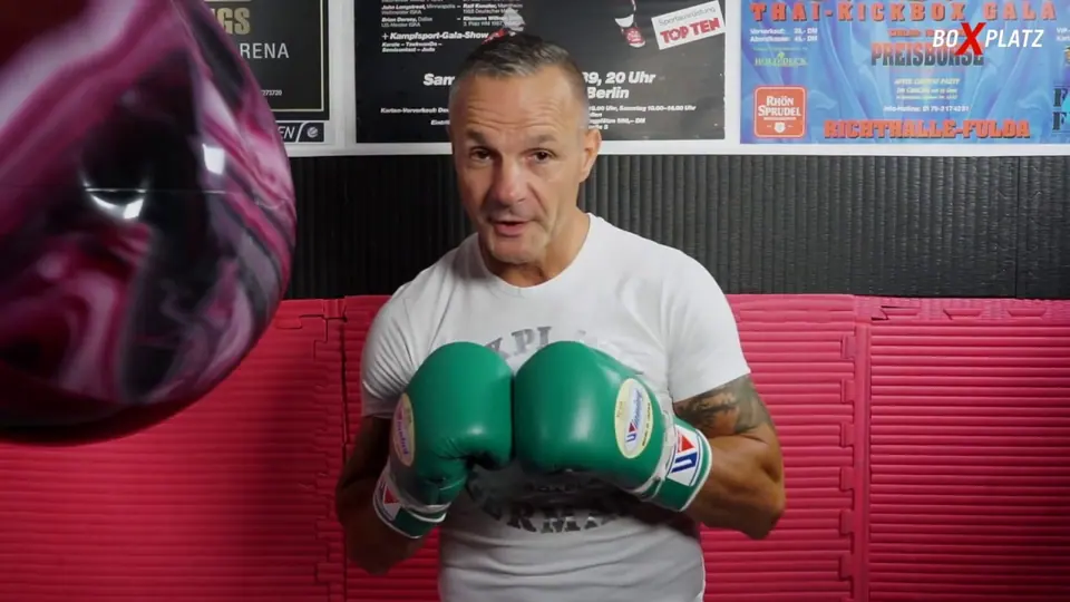 Videovorschau: Aqua Punching Bag 21 & 18 inch – Aufhängung mit Feder und Drehgelenk
